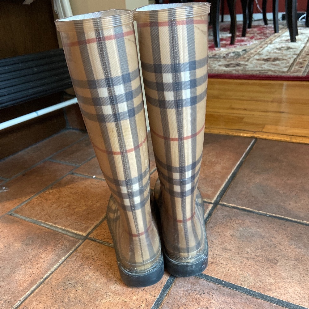 Burberry rain boots, size 38, made in Italy